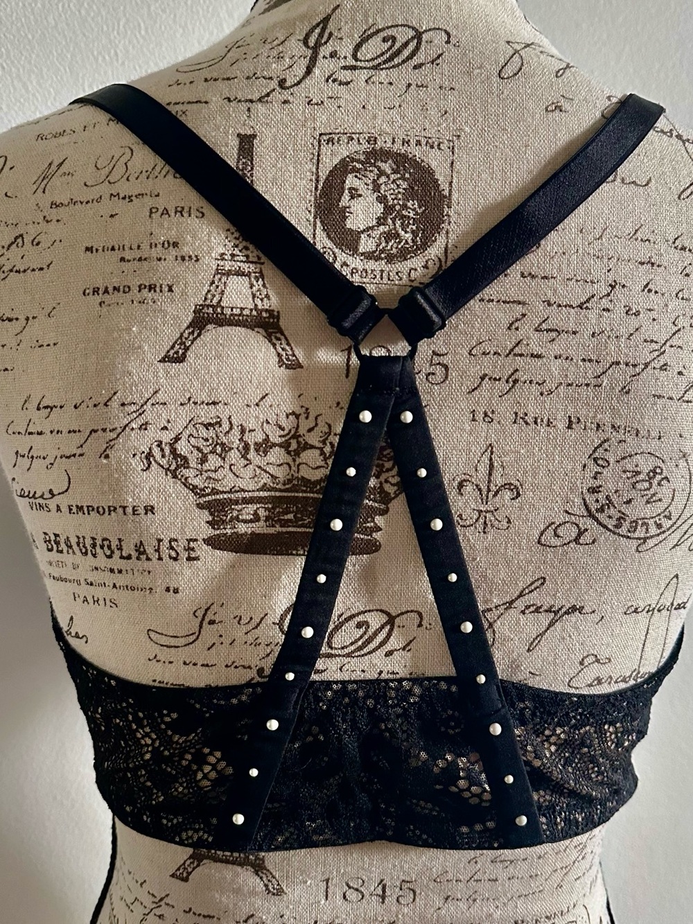 💃 Victoria’s Secret 38DD Lace Bra – Because the Girls Deserve Luxury! 💃 - Picture 2 of 15
